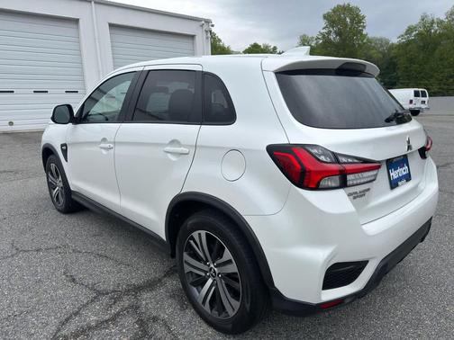 Pearl White 2020 Mitsubishi Outlander Sport 2.0 ES