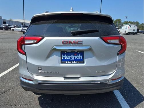 Quicksilver Metallic 2022 GMC Terrain SLT