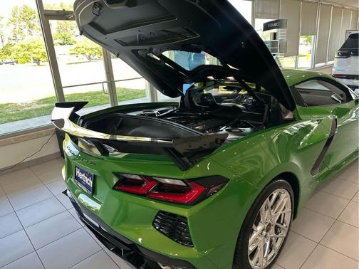Roswell Green Metallic 2026 Chevrolet Corvette Stingray w/3LT