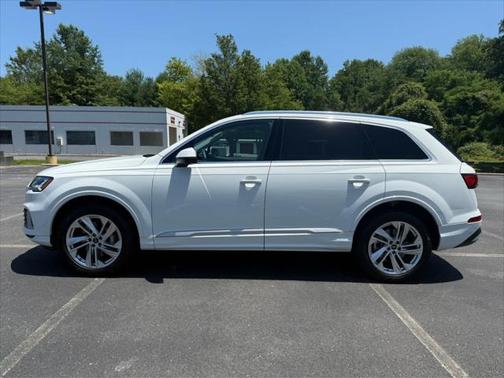 2023 Audi Q7 55 Premium Plus
