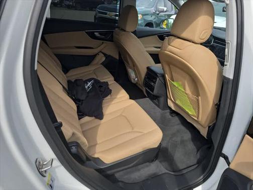 2023 Audi Q7 55 Premium Plus