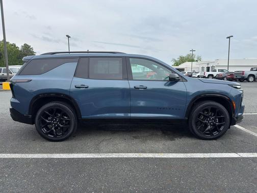 Lakeshore Blue Metallic 2024 Chevrolet Traverse RS