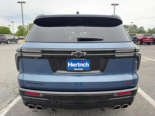 Lakeshore Blue Metallic 2024 Chevrolet Traverse RS