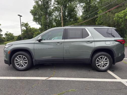 Silver Sage Metallic 2023 Chevrolet Traverse LT Cloth
