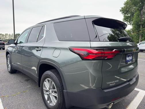 Silver Sage Metallic 2023 Chevrolet Traverse LT Cloth