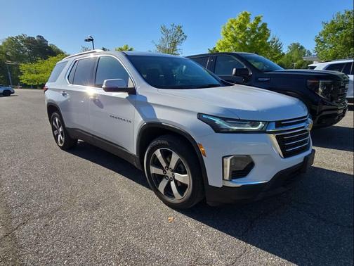 Summit White 2023 Chevrolet Traverse LT Leather