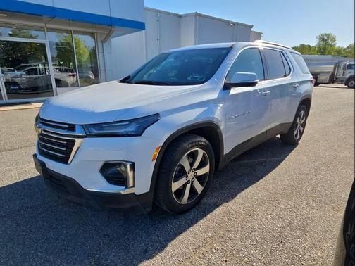 Summit White 2023 Chevrolet Traverse LT Leather
