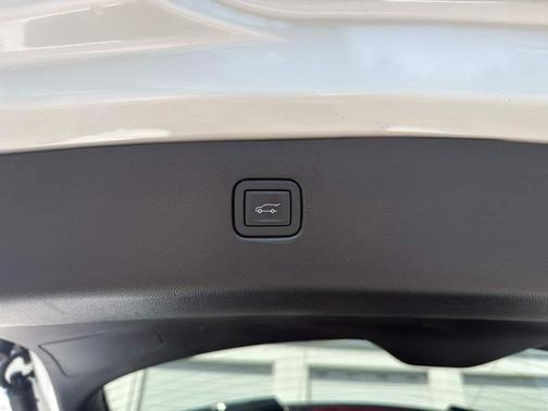 Iridescent Pearl Tricoat 2023 Chevrolet Blazer RS