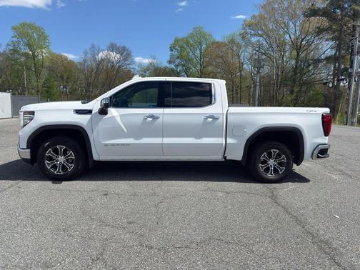Summit White 2025 GMC Sierra 1500 SLT