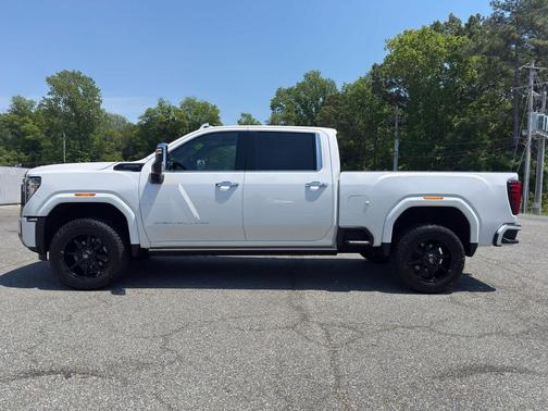 White Frost Tricoat 2024 GMC Sierra 2500 Denali Ultimate