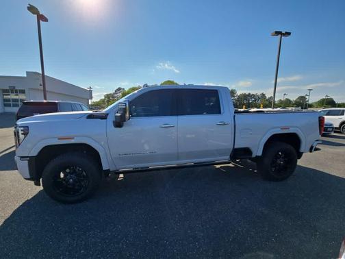 White Frost Tricoat 2024 GMC Sierra 2500 Denali Ultimate