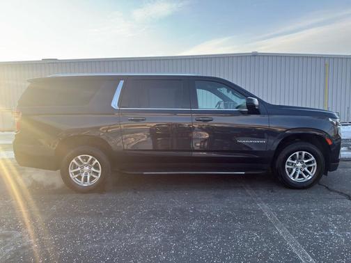 2024 Chevrolet Suburban LT