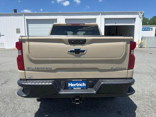 Sand Dune Metallic 2022 Chevrolet Silverado 1500 Custom Trail Boss
