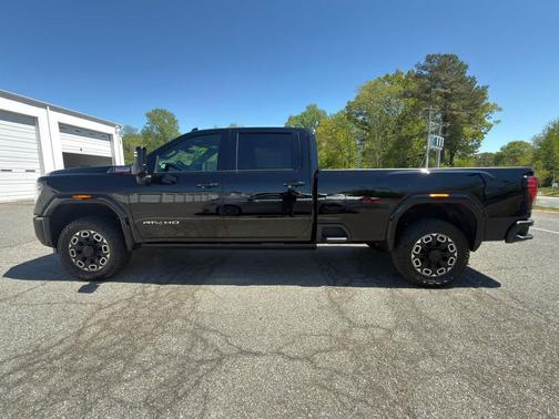 Onyx Black 2024 GMC Sierra 3500 AT4
