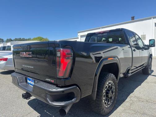 Onyx Black 2024 GMC Sierra 3500 AT4