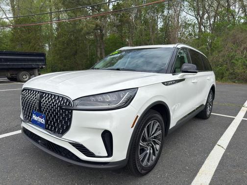 Pristine White Metallic Tri-Coat 2025 Lincoln Aviator Premiere