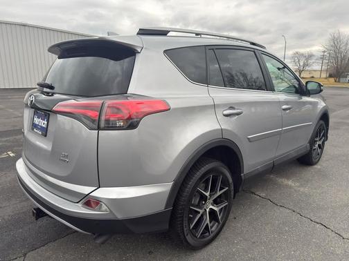 2017 Toyota RAV4 SE