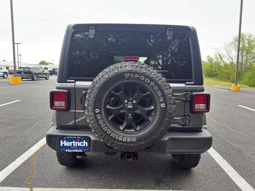 Granite Crystal Metallic Clearcoat 2022 Jeep Wrangler Willys