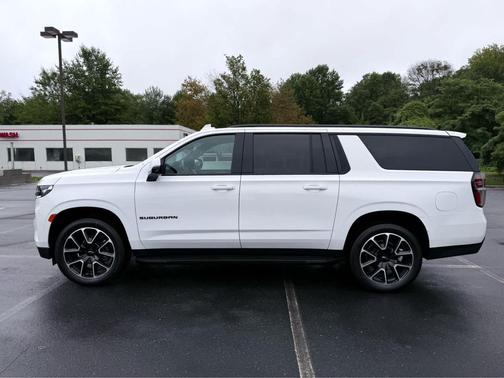 2023 Chevrolet Suburban RST