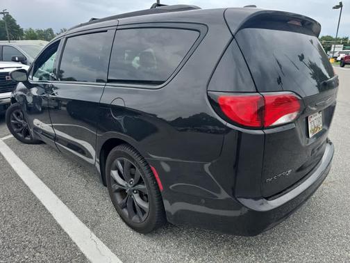 2018 Chrysler Pacifica Touring-L Plus