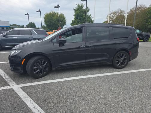 2018 Chrysler Pacifica Touring-L Plus