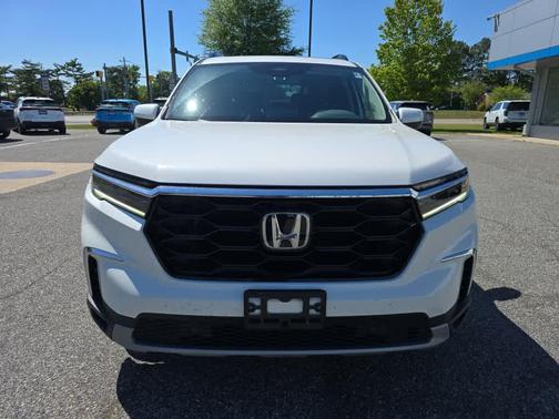 Platinum White Pearl 2023 Honda Pilot Touring 8-Passenger