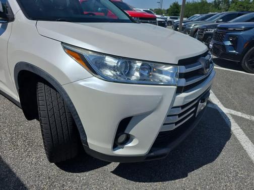 Blizzard Pearl 2019 Toyota Highlander SE