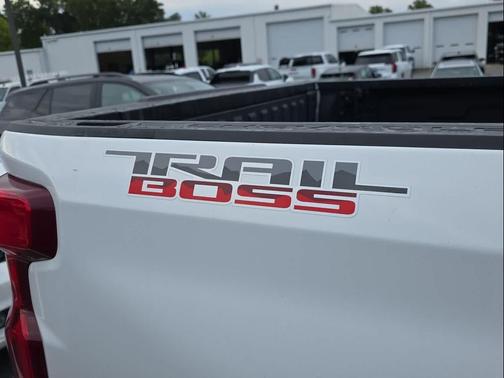 2022 Chevrolet Silverado 1500 Custom Trail Boss