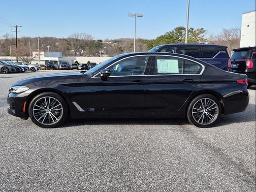 Black Sapphire Metallic 2022 BMW 530 i xDrive