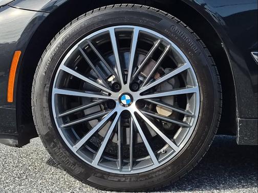 Black Sapphire Metallic 2022 BMW 530 i xDrive