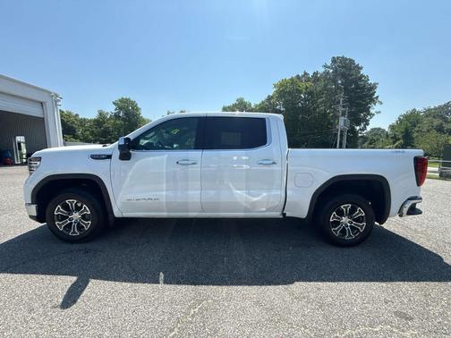 Summit White 2025 GMC Sierra 1500 SLT