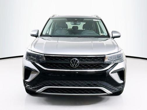 Pyrite Silver Metallic 2023 Volkswagen Taos 1.5T SE