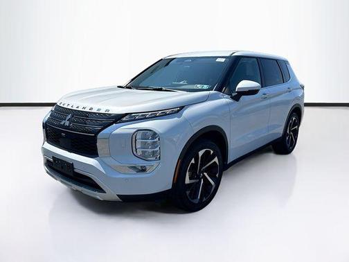 White Diamond 2024 Mitsubishi Outlander SE