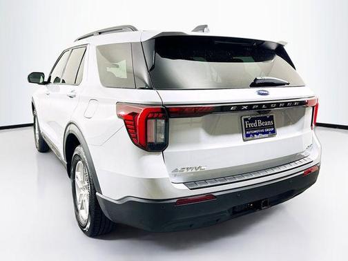 White Metallic 2026 Ford Explorer Active