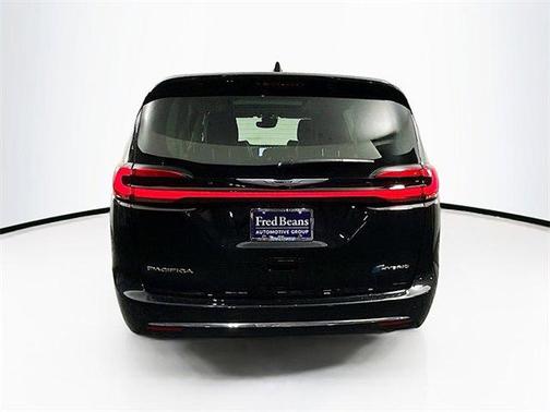 2023 Chrysler Pacifica Hybrid Limited
