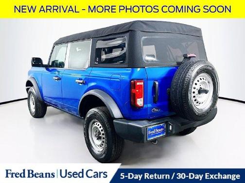Velocity Blue Metallic 2025 Ford Bronco Base