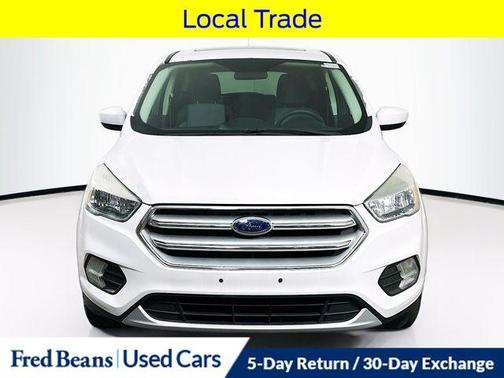 Oxford White 2017 Ford Escape SE