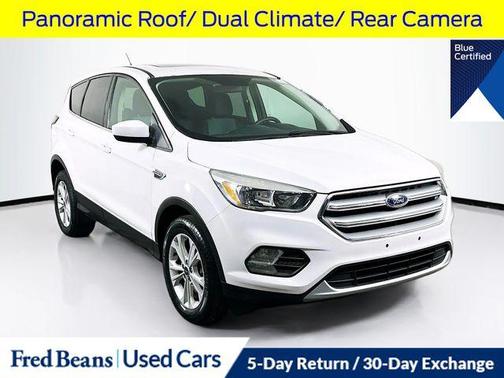 Oxford White 2017 Ford Escape SE