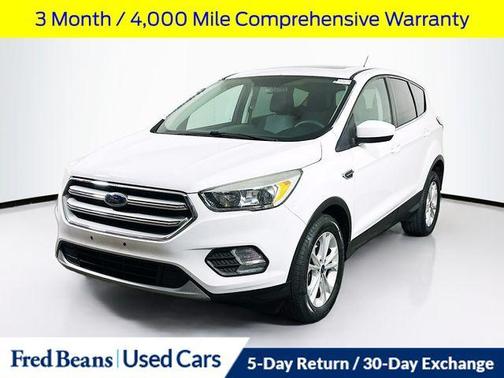 Oxford White 2017 Ford Escape SE