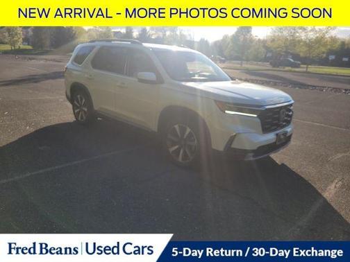 Platinum White Pearl 2025 Honda Pilot Elite