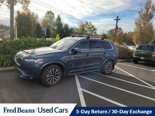 2022 Volvo XC90 T6 Momentum 7 Passenger