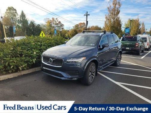 2022 Volvo XC90 T6 Momentum 7 Passenger