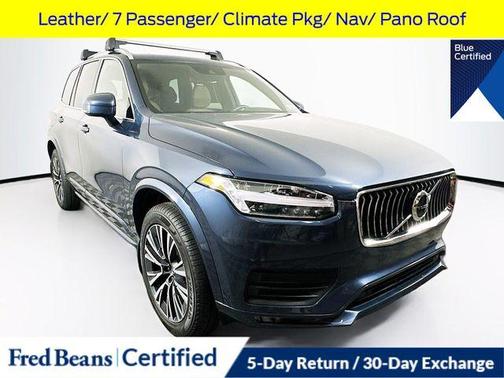 2022 Volvo XC90 T6 Momentum 7 Passenger
