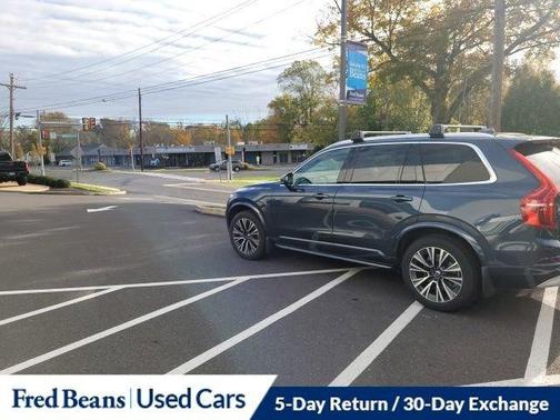 2022 Volvo XC90 T6 Momentum 7 Passenger