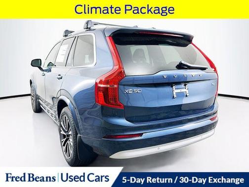 2022 Volvo XC90 T6 Momentum 7 Passenger