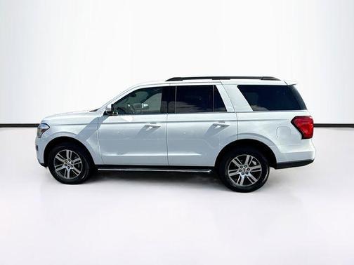 Oxford White 2023 Ford Expedition XLT