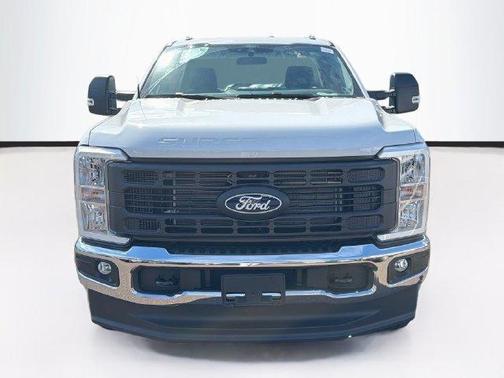 Oxford White 2027 Ford F-250 XL