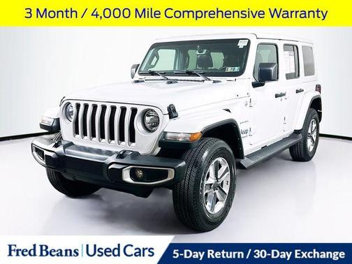 Bright White Clearcoat 2022 Jeep Wrangler Unlimited Sahara