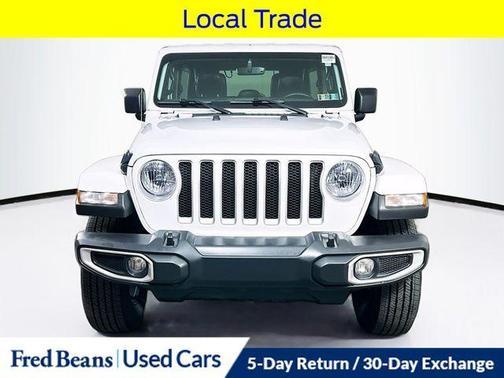 Bright White Clearcoat 2022 Jeep Wrangler Unlimited Sahara