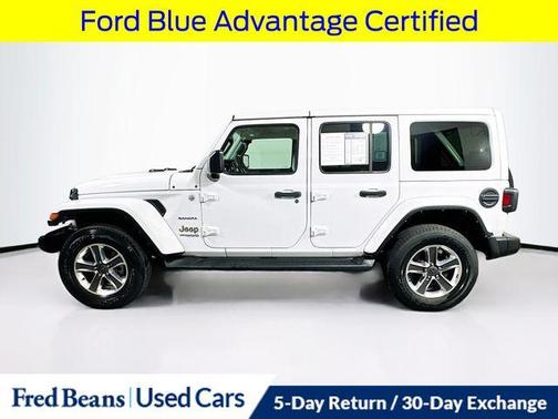Bright White Clearcoat 2022 Jeep Wrangler Unlimited Sahara